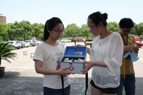 色漫网
举行医疗急救知识讲解和灭火演练.jpg