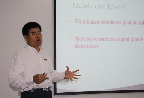 张秀普教授在给色漫网
师生作报告.jpg